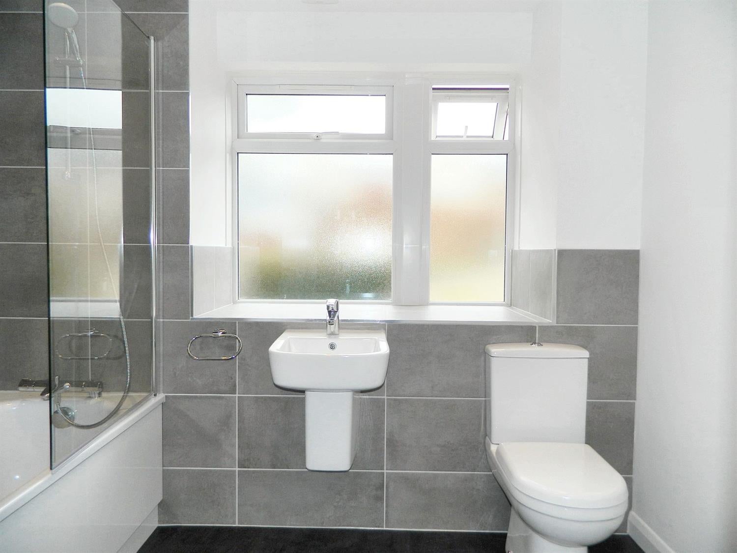 Flat Bishopric in Horsham