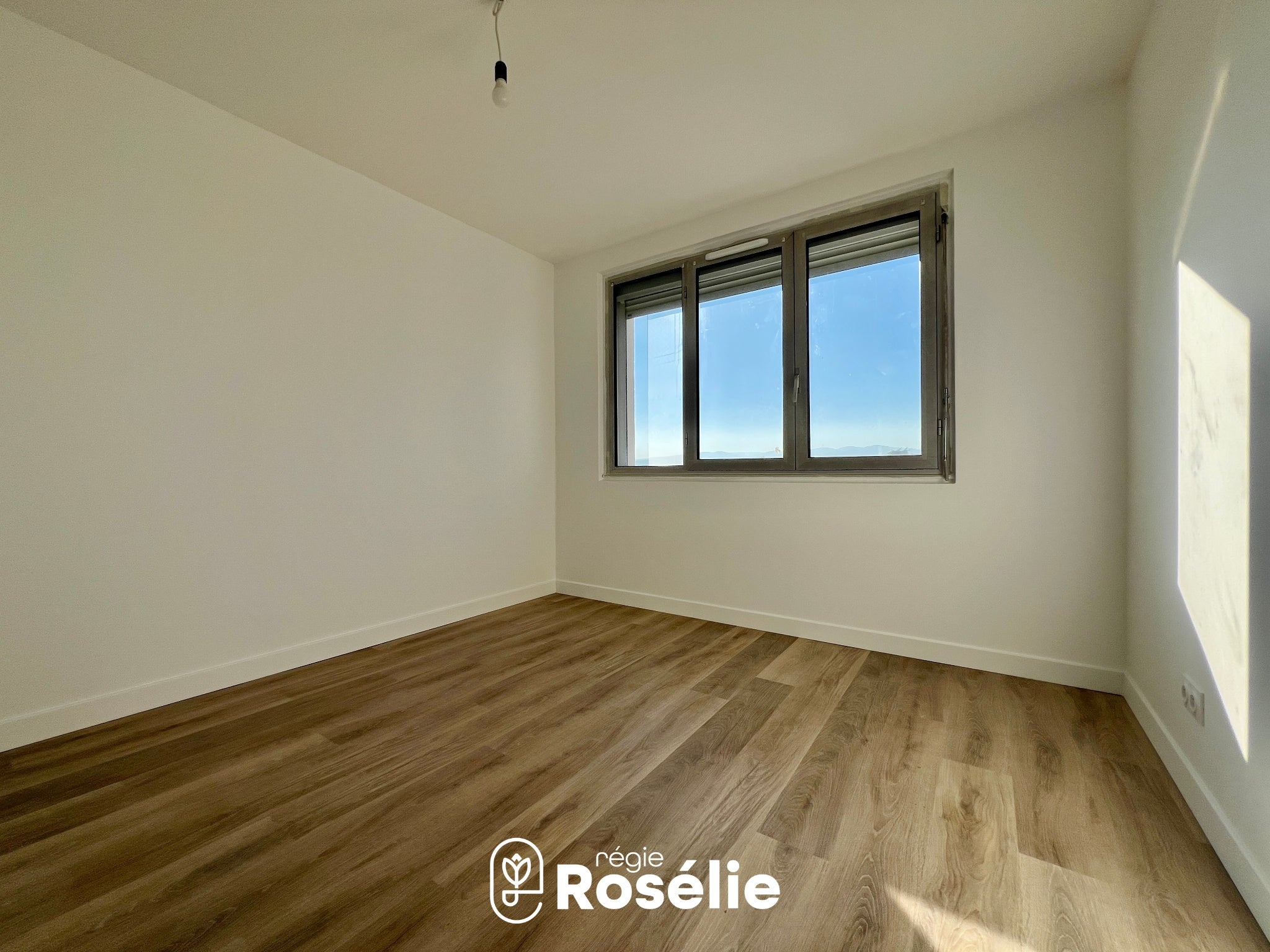 Flat Rue Pierre Valdo in Lyon