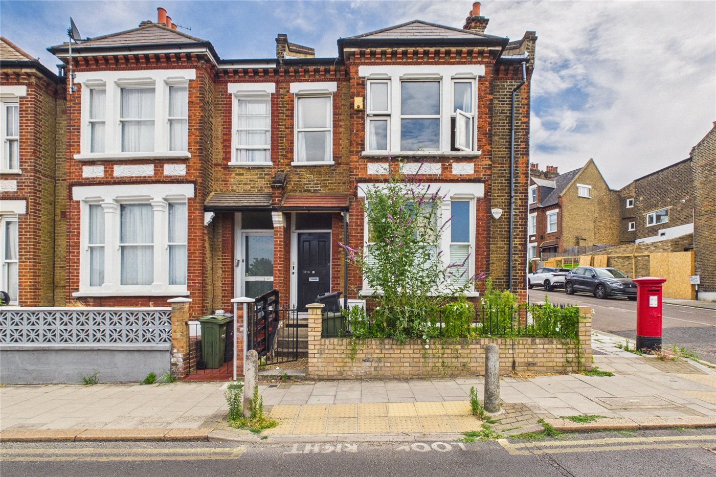 Room Shardcroft Avenue in Greater London