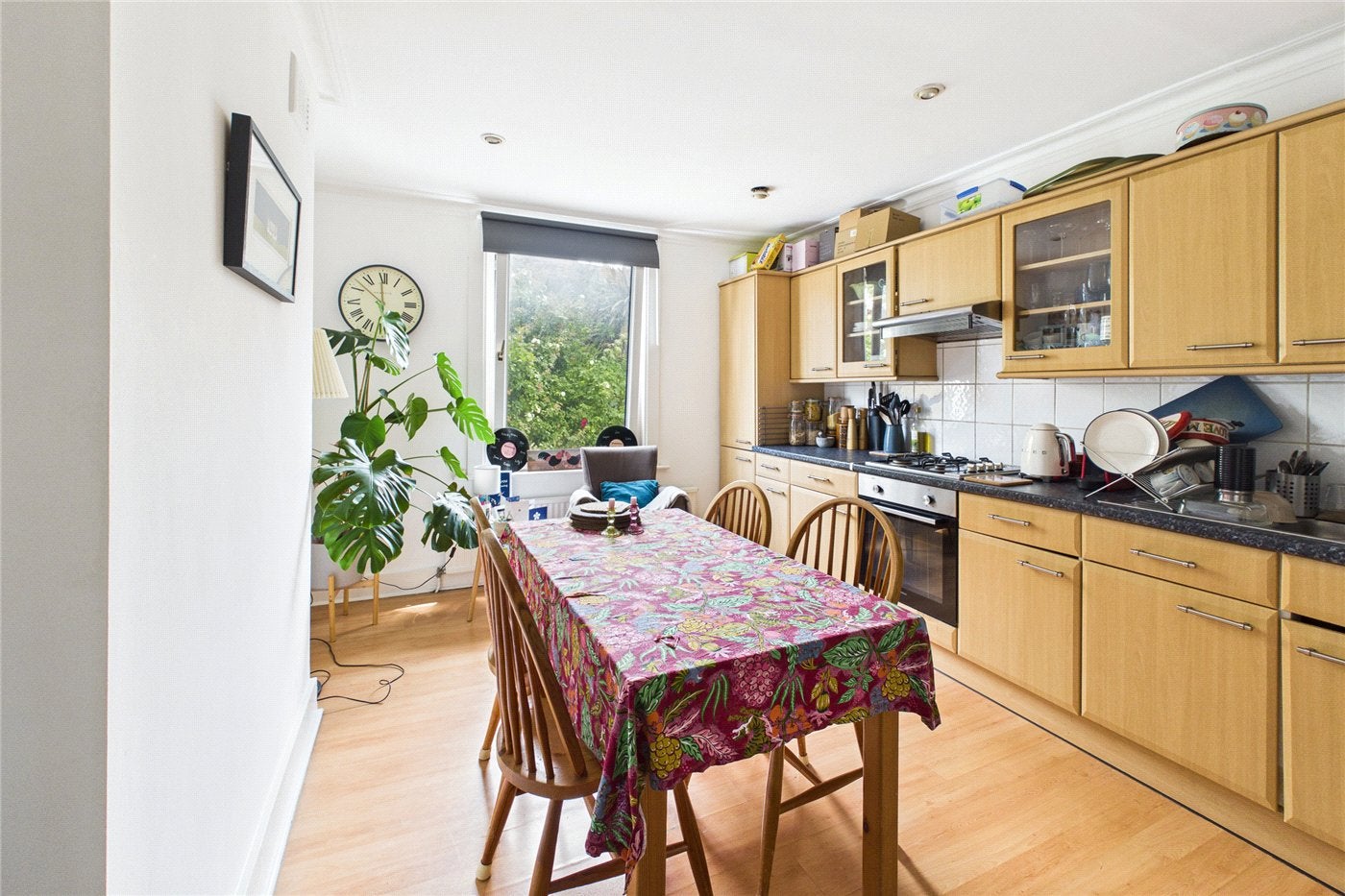 Room Shardcroft Avenue in Greater London