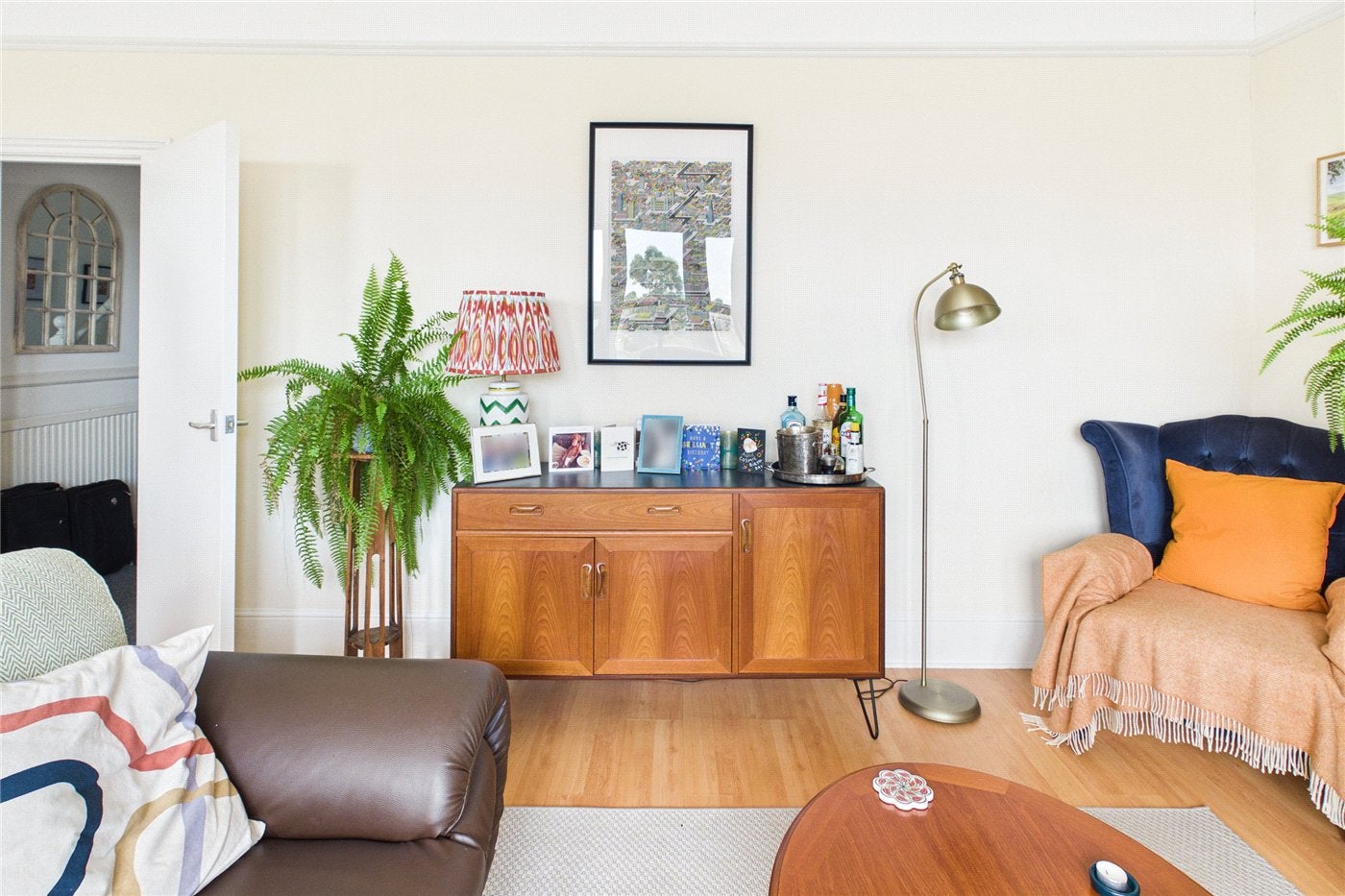 Room Shardcroft Avenue in Greater London