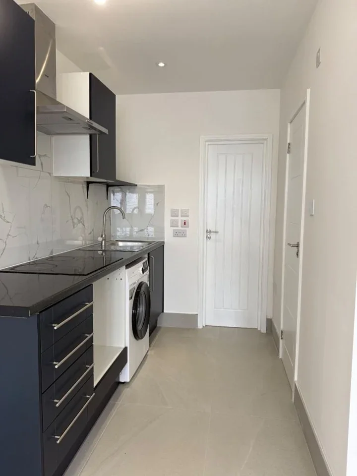 Flat Berwick Road in Greater London