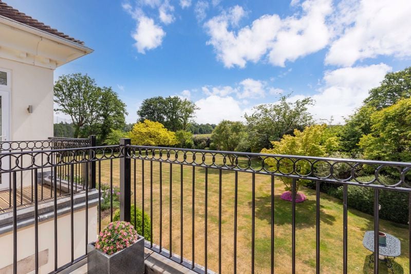 Flat Priory Road in Sunningdale