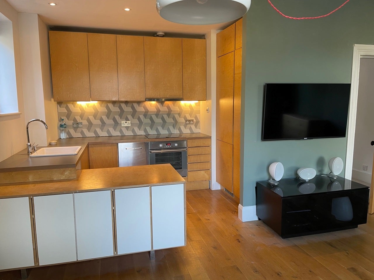 Flat Chadwick Road in Greater London