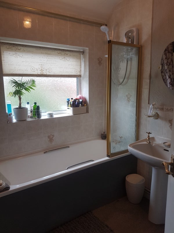 Room Chad Road in Coseley