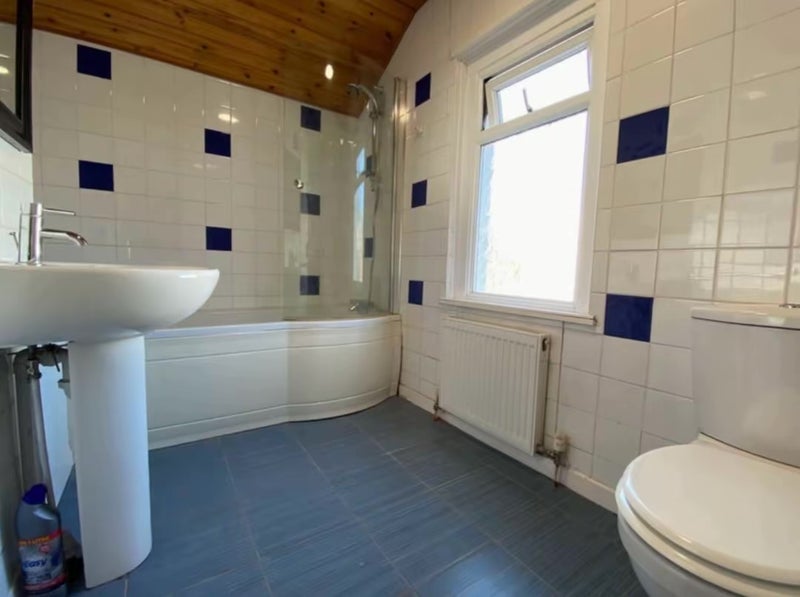 Room Whitchurch Road in Cardiff
