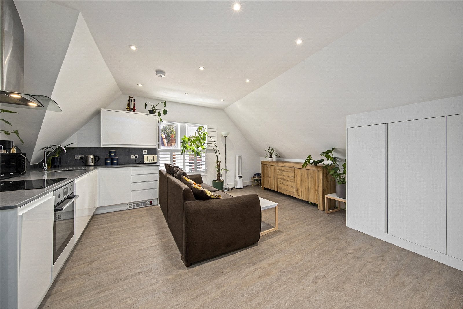 Flat Sandycombe Road in Greater London
