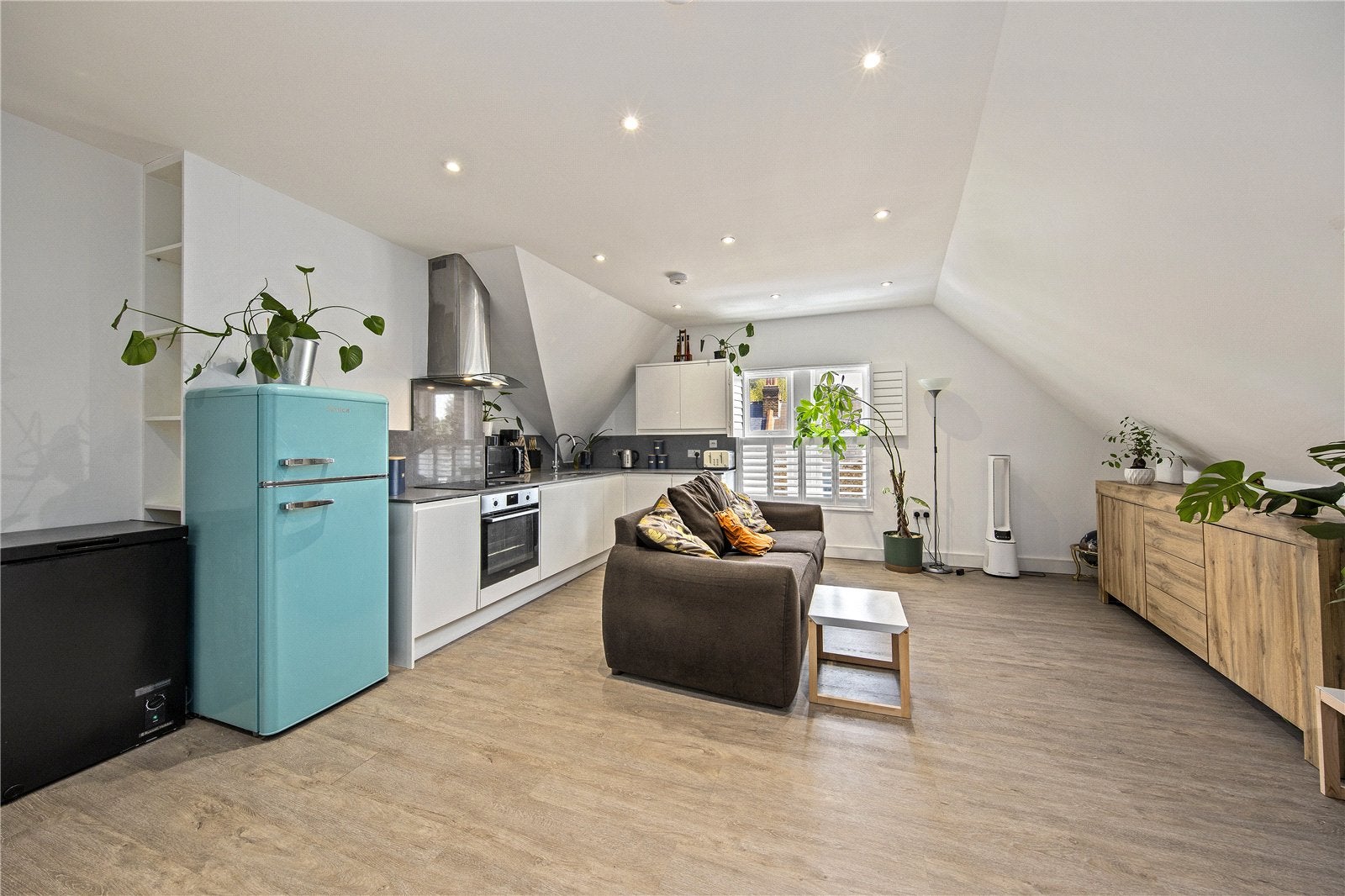 Flat Sandycombe Road in Greater London