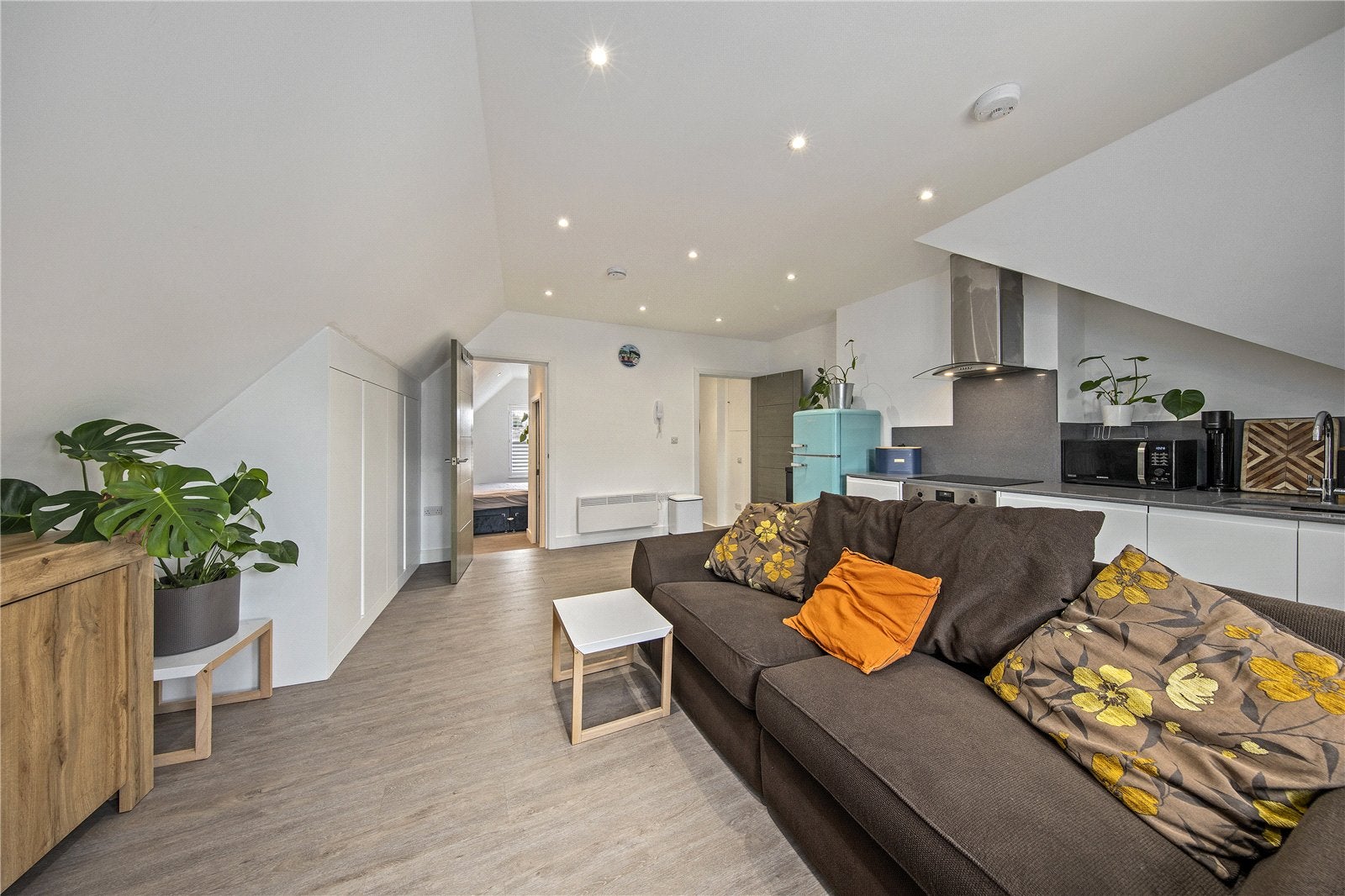 Flat Sandycombe Road in Greater London