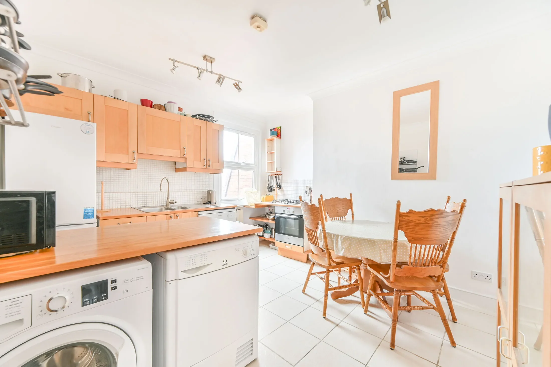 Flat Heathfield Park in Greater London