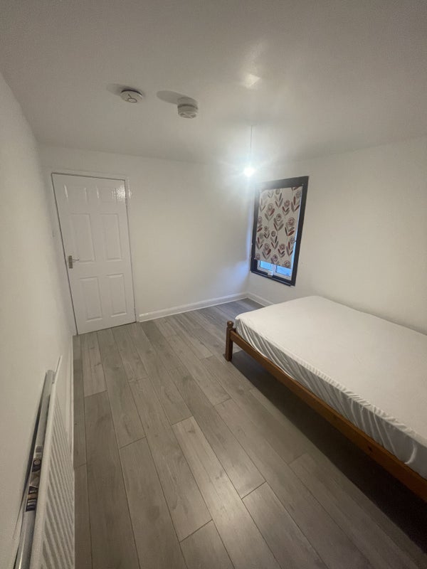 Room Burwash Road in Greater London
