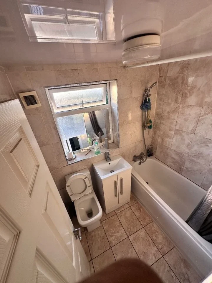 Room Selan Gardens in Greater London