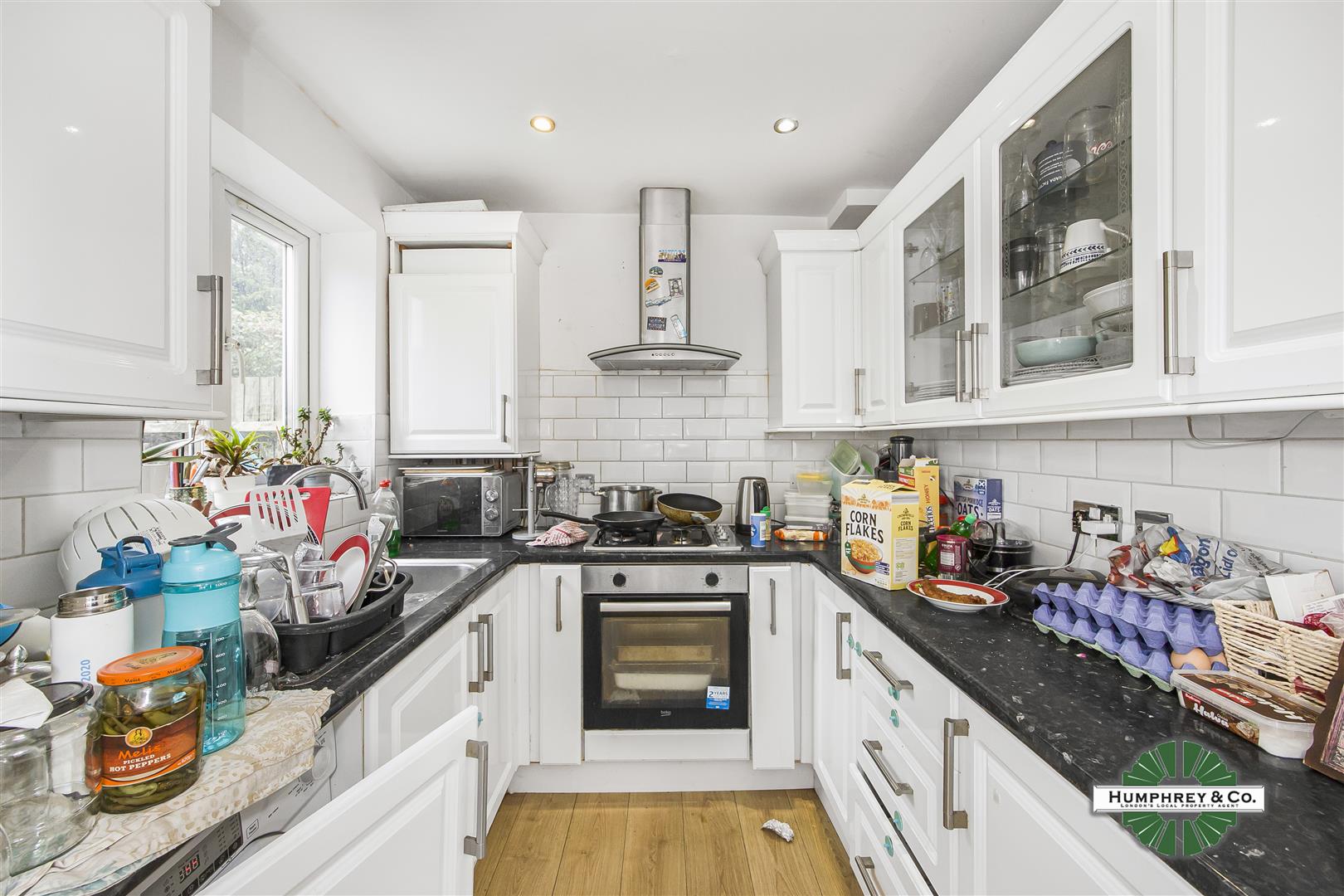 Flat Nicoll Road in Greater London