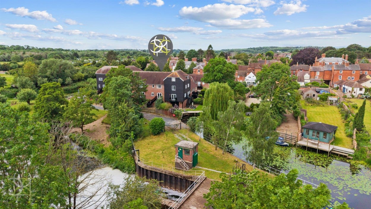 House Avon Mill Place in Wychavon