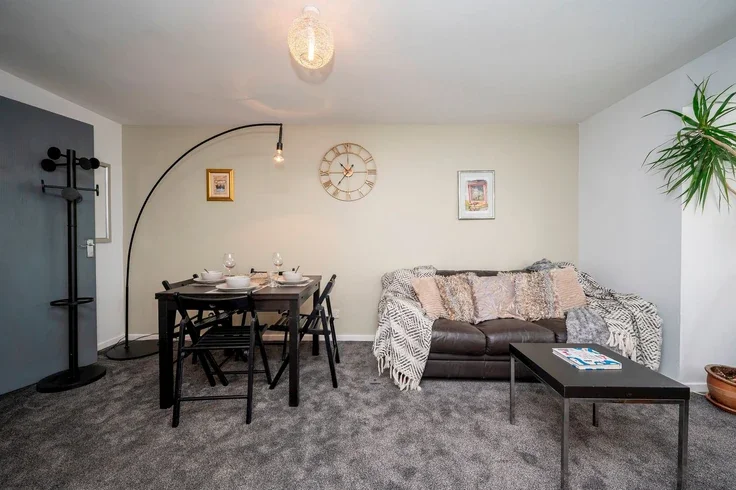Flat Le May Avenue in Greater London