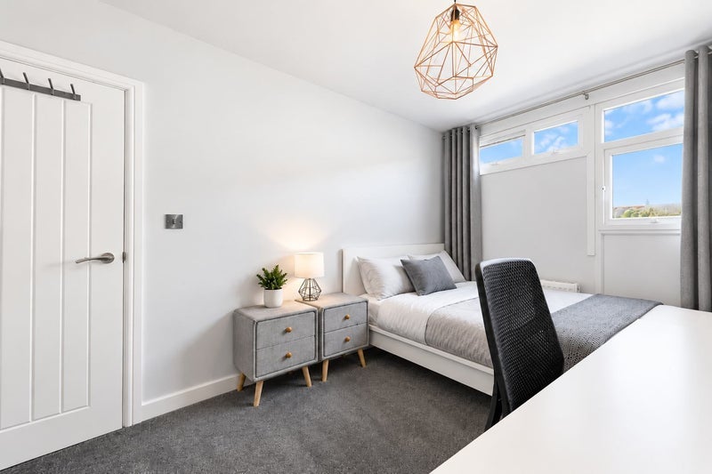 Room Latona Road in Greater London