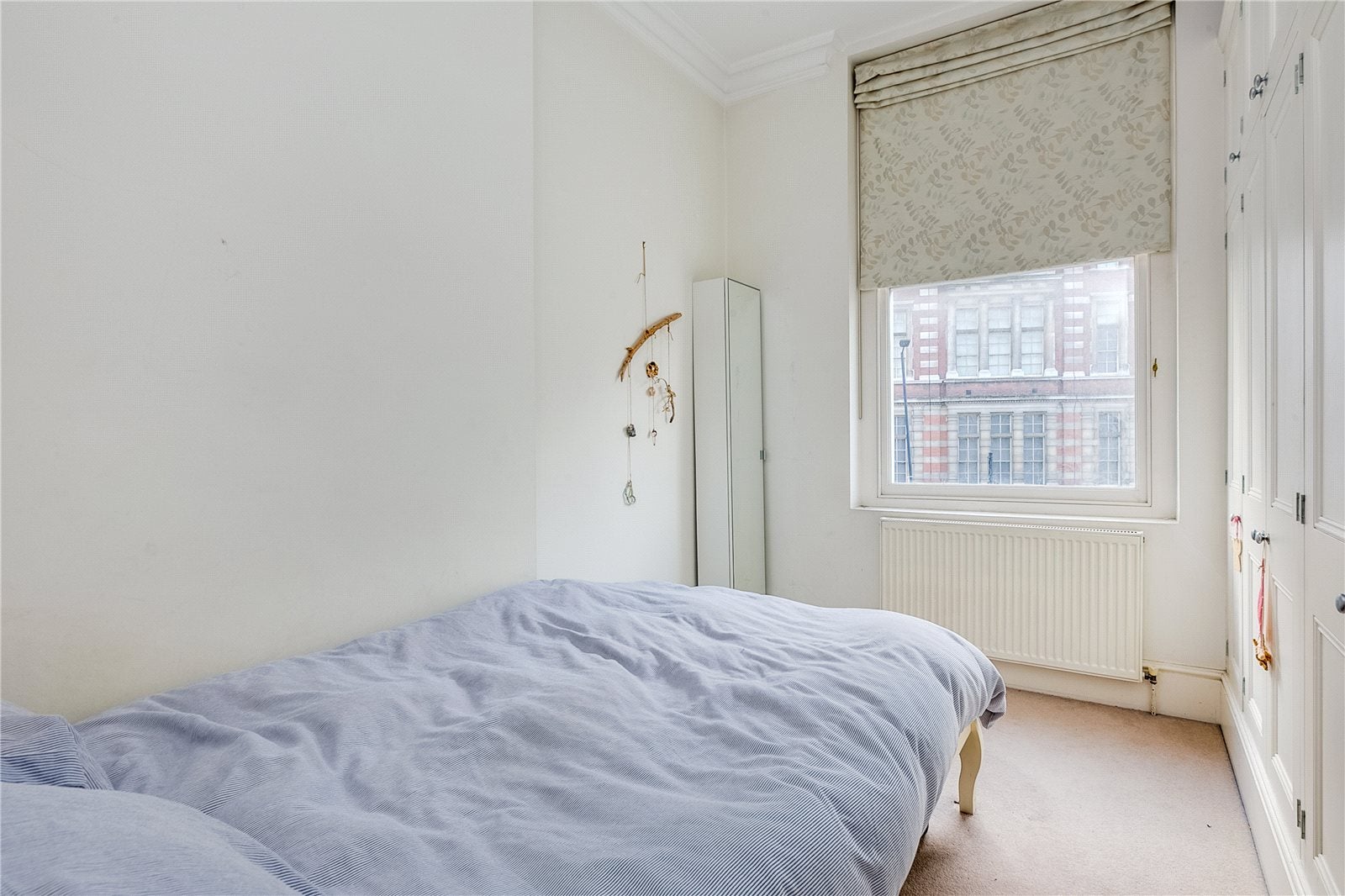 Flat Hazlitt Road in Greater London