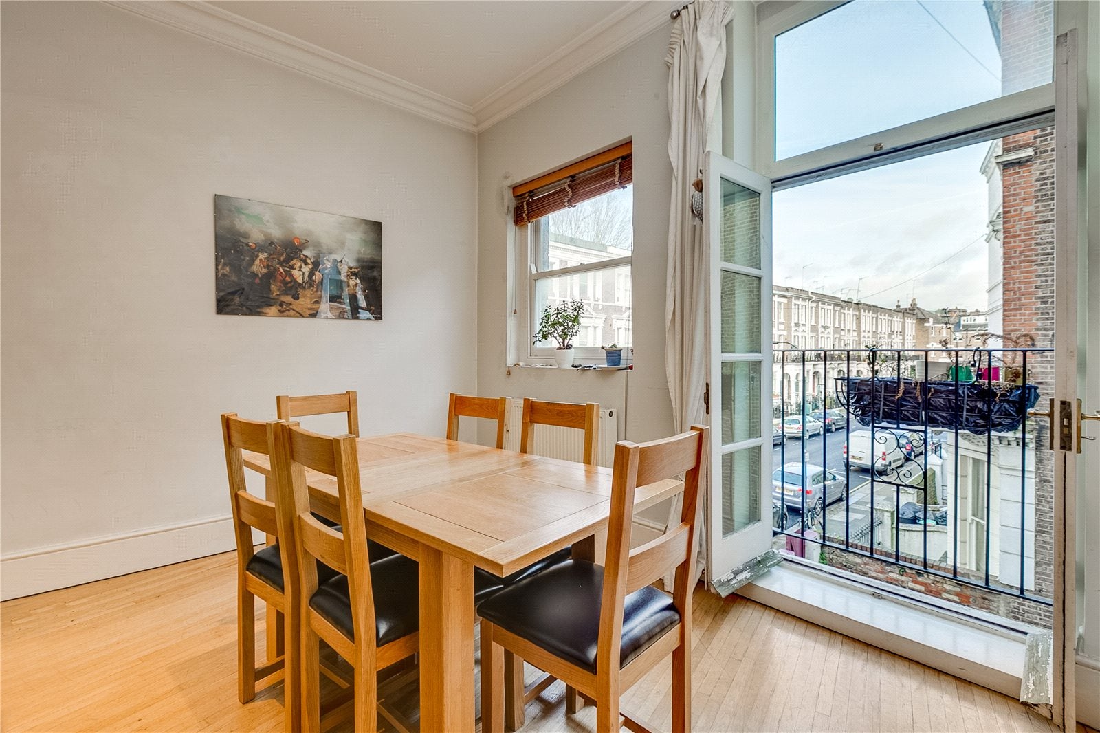 Flat Hazlitt Road in Greater London