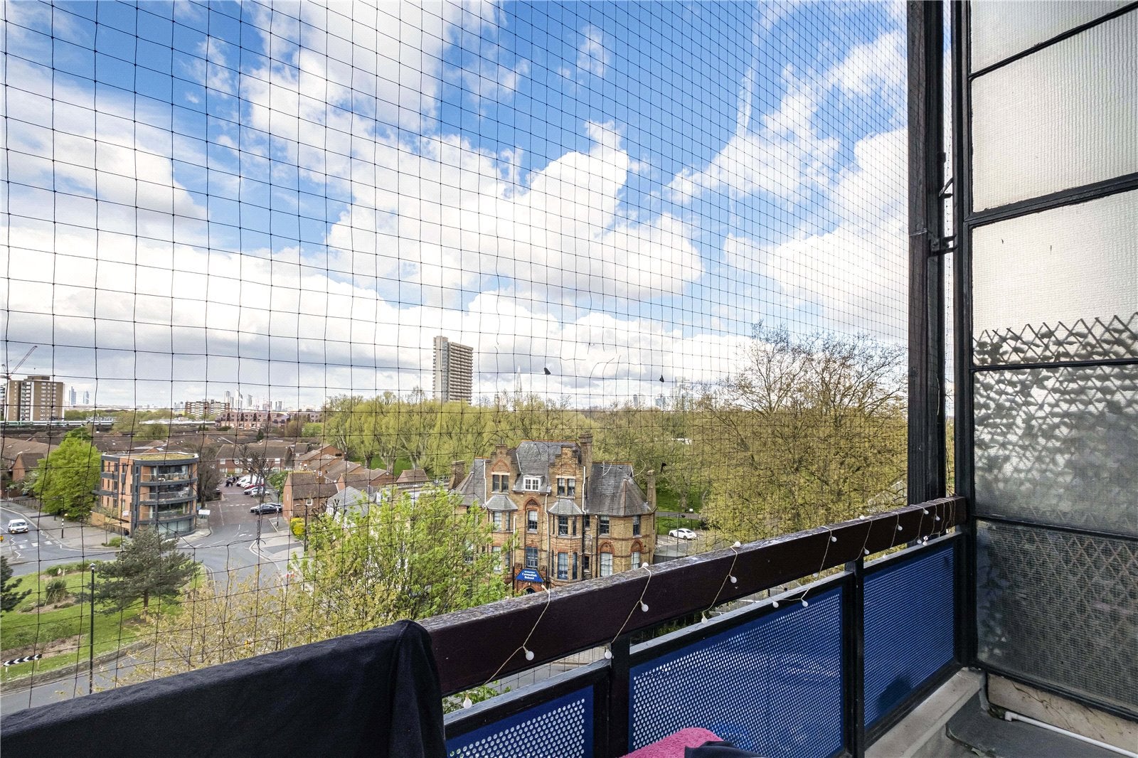 Flat Rotherhithe New Road in Greater London