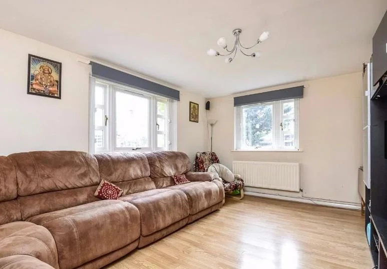 Flat Reeves Road in Greater London