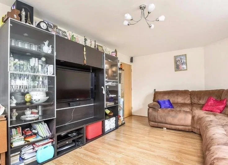 Flat Reeves Road in Greater London