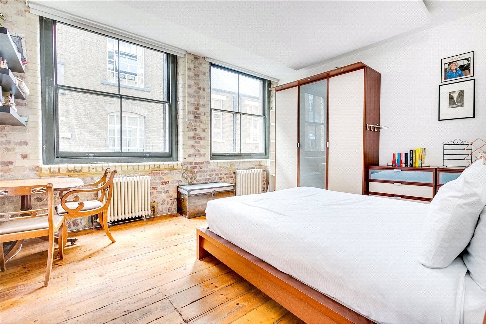 Flat Dingley Road in Greater London