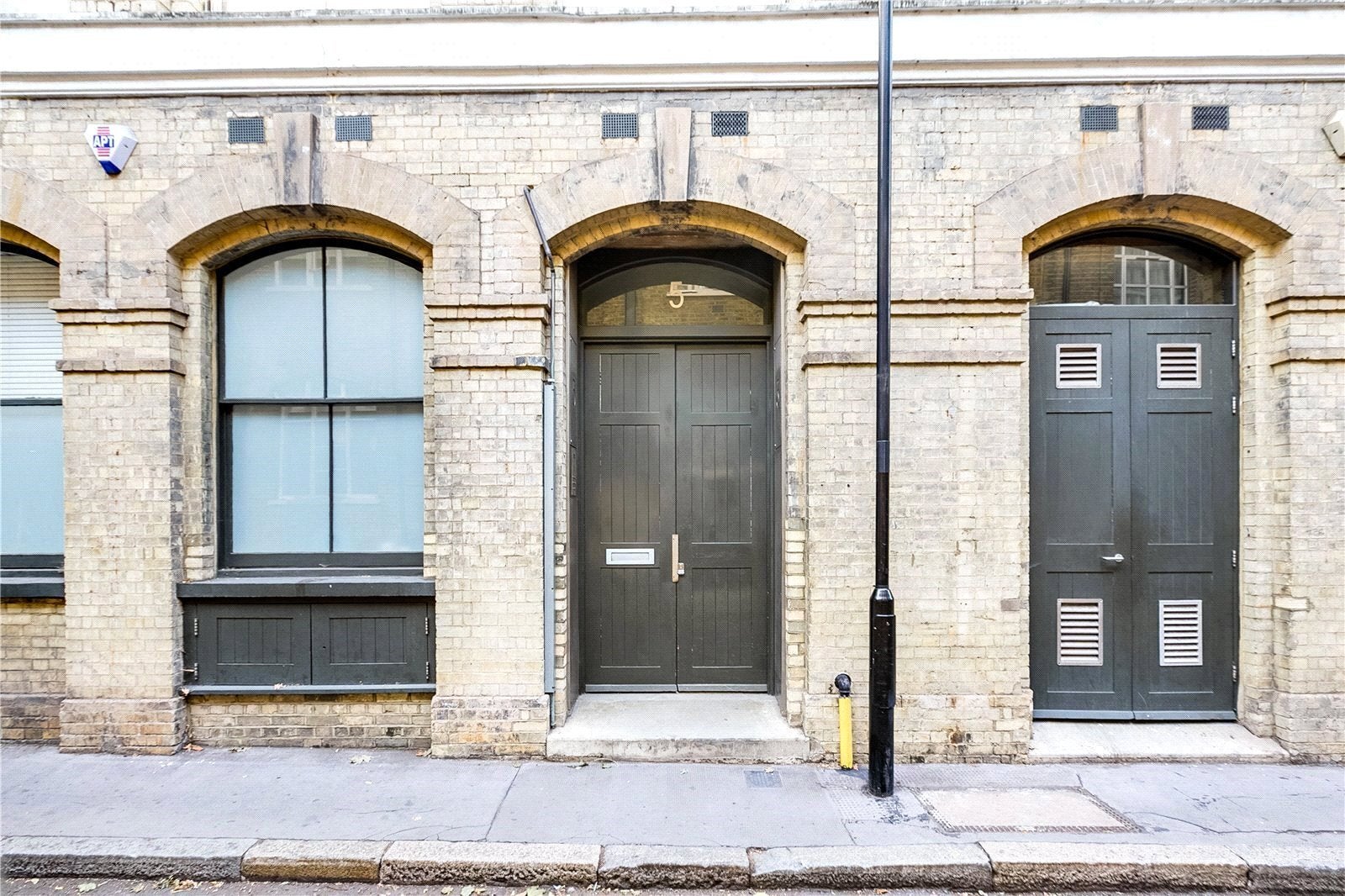 Flat Dingley Road in Greater London