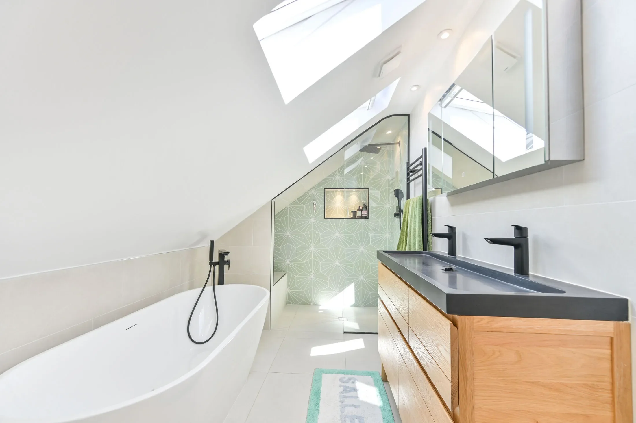 House Vincent Gardens in Greater London