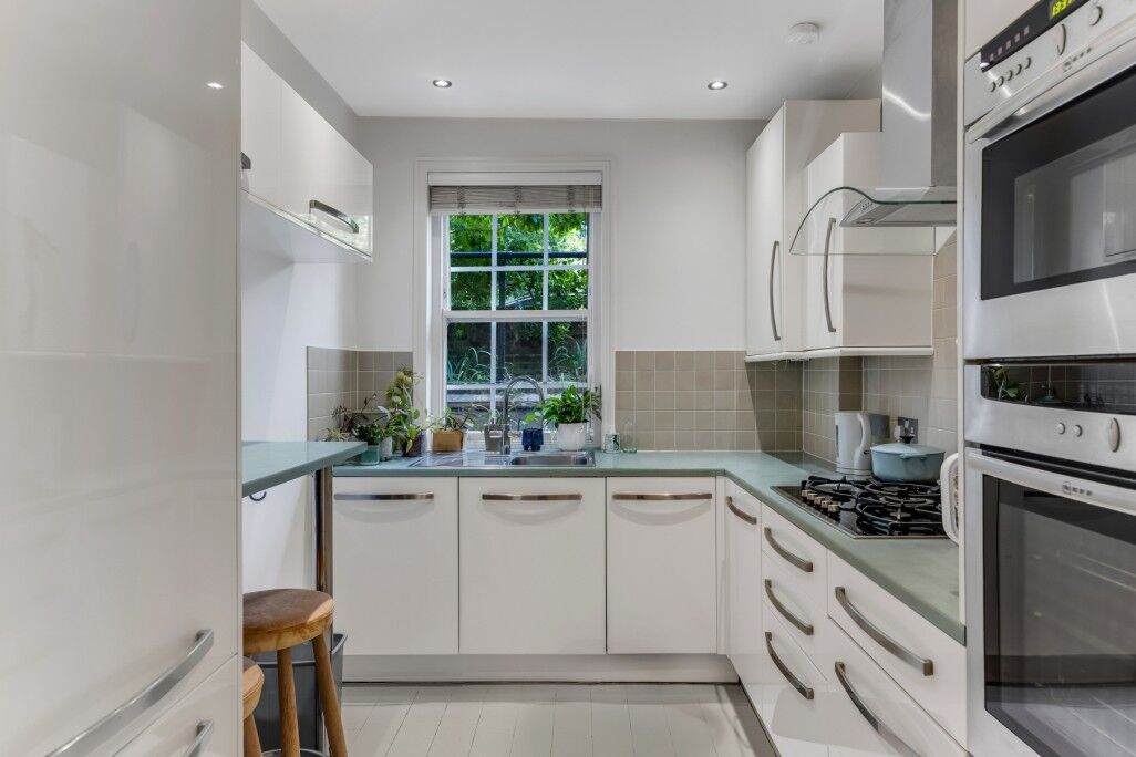 Flat Regent's Park Road in Greater London