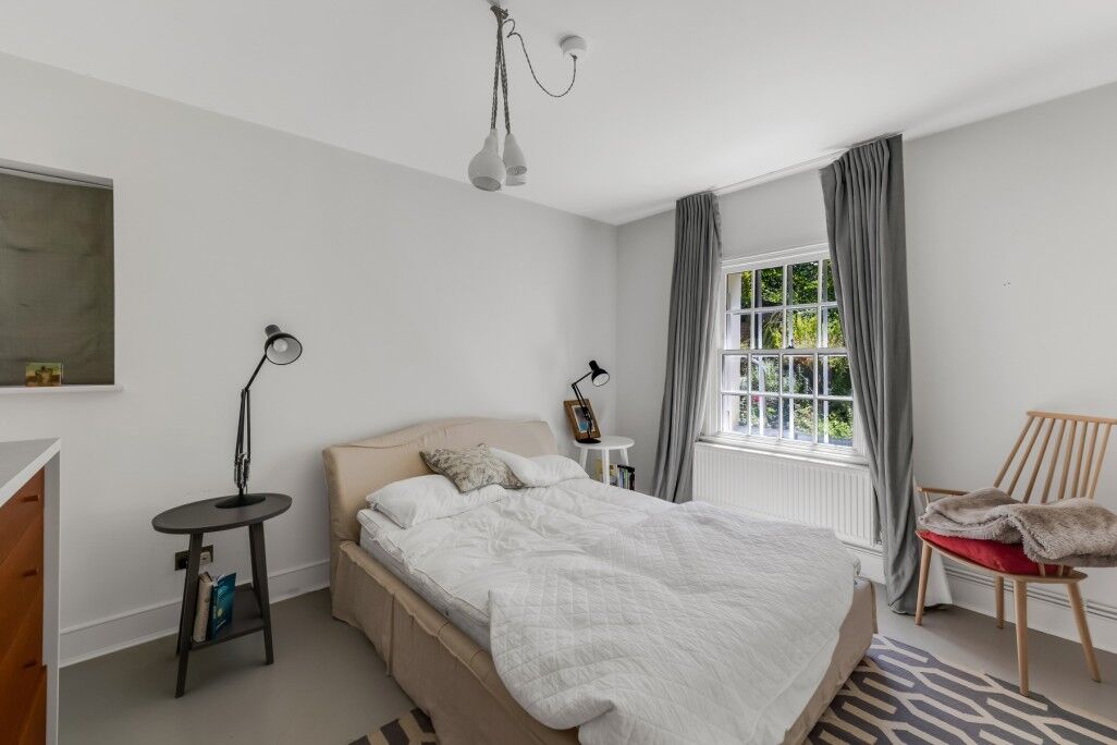 Flat Regent's Park Road in Greater London
