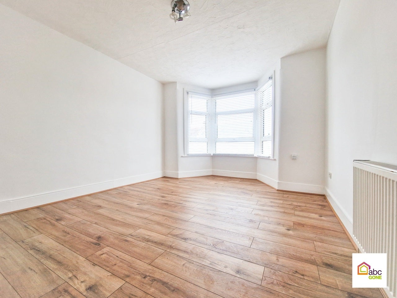 Flat Wellwood Road in Greater London