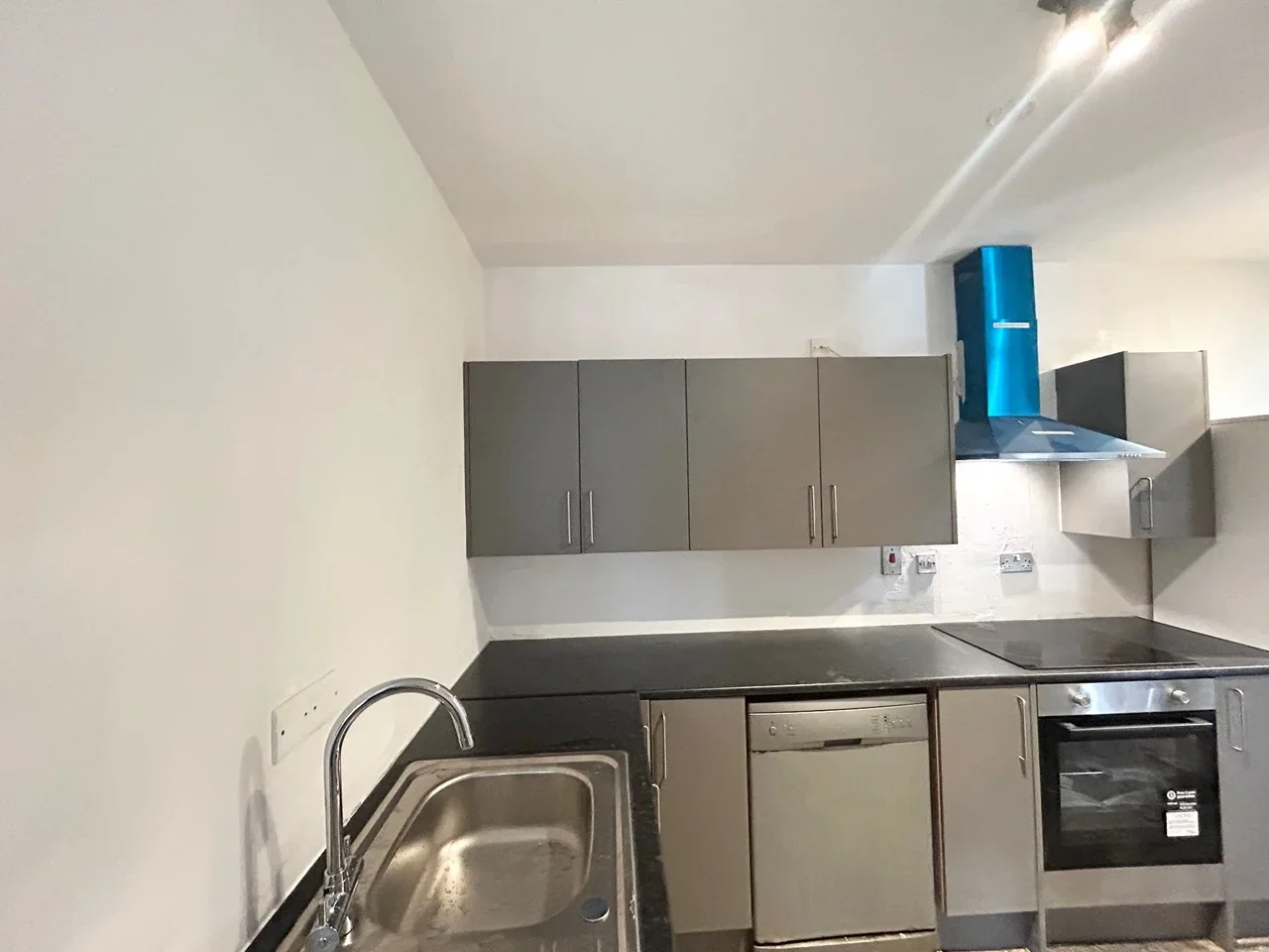 Flat Ullin Street in Greater London