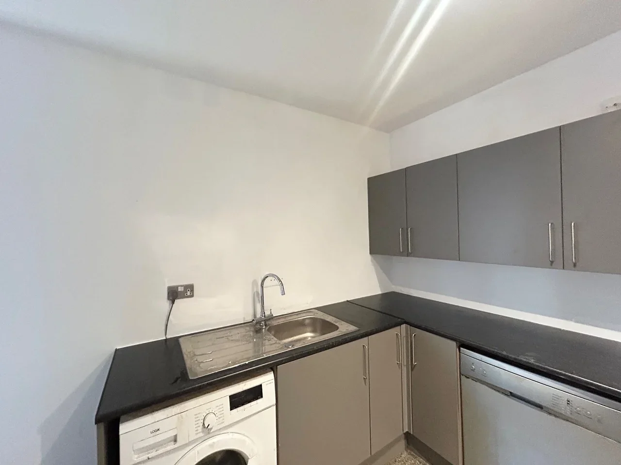 Flat Ullin Street in Greater London