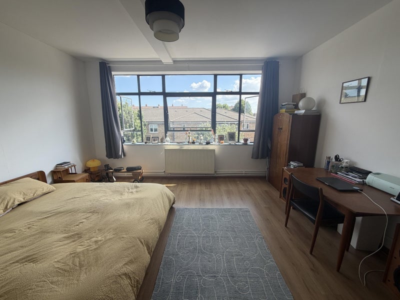 Room Tudor Grove in Greater London