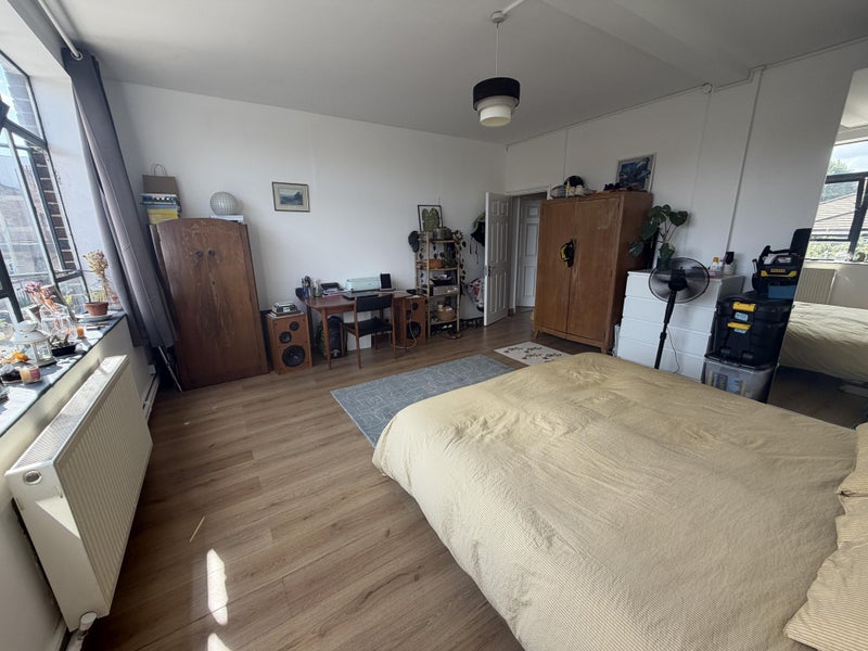 Room Tudor Grove in Greater London