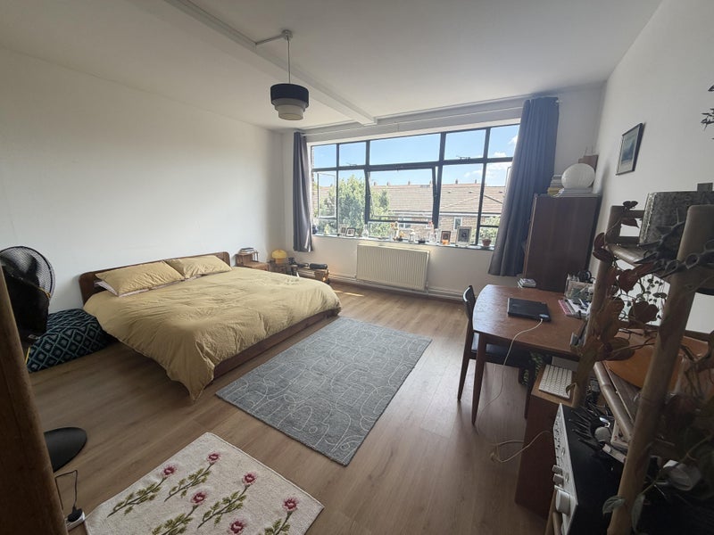 Room Tudor Grove in Greater London