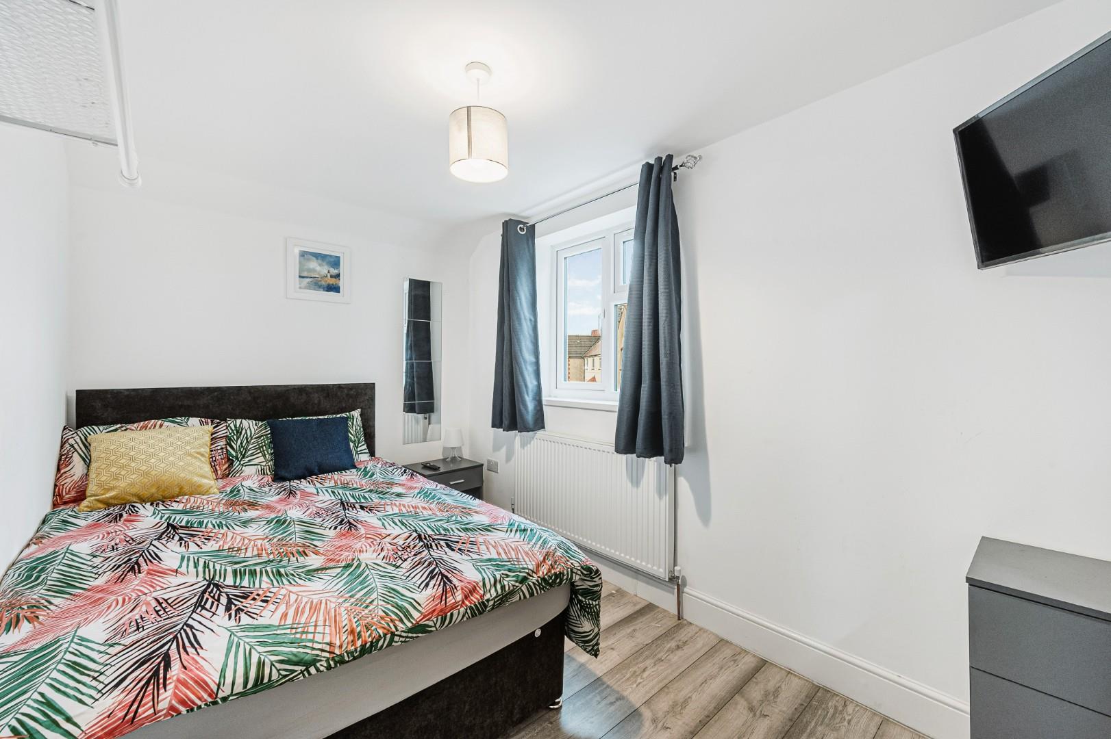 Flat The Crescent in London