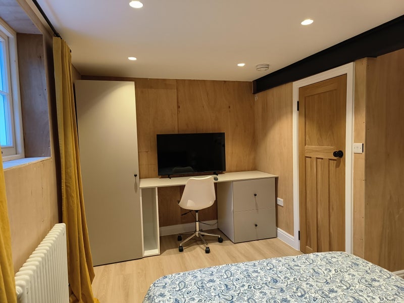 Room Sandy Hill Road in Greater London