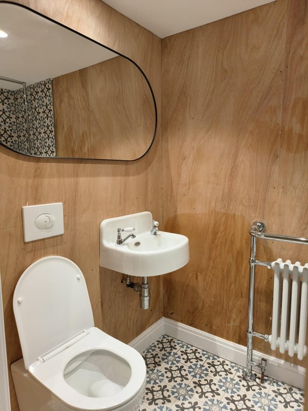 Room Sandy Hill Road in Greater London