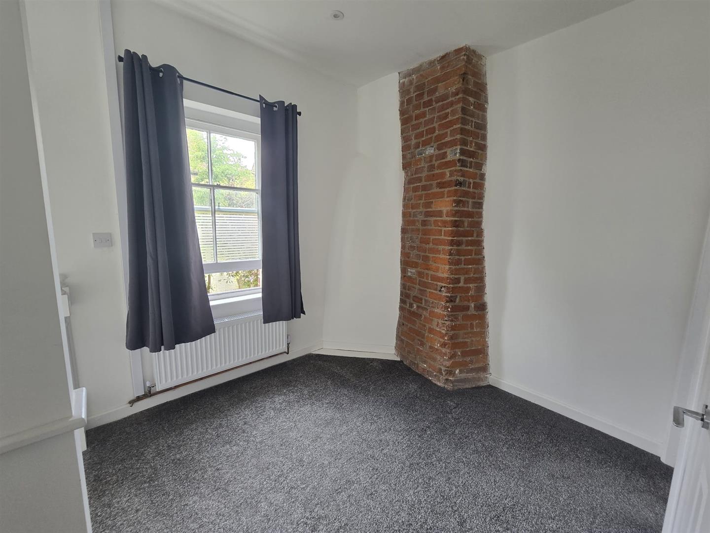 Flat Grafton Road in Borough of Swale