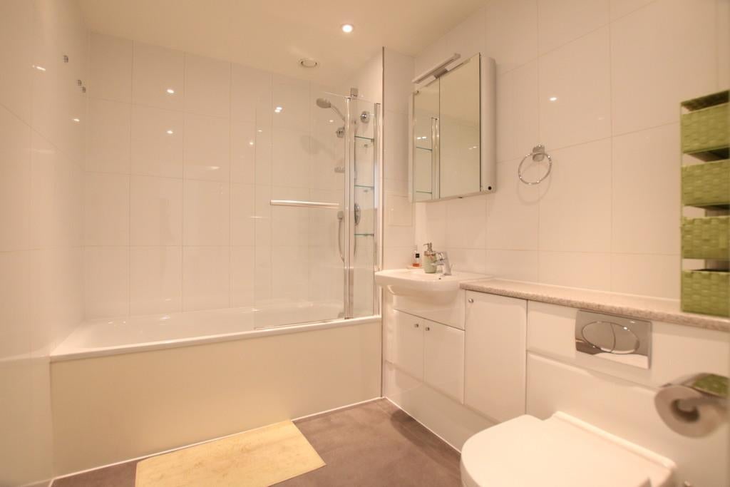 Flat Ellis Close in Greater London