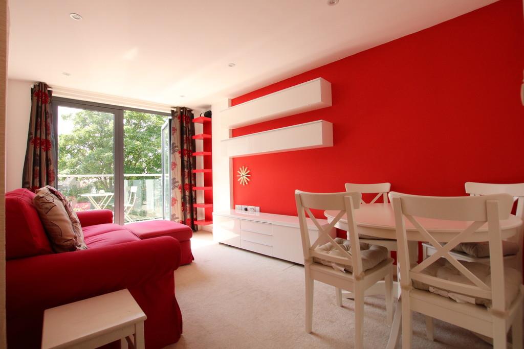 Flat Ellis Close in Greater London