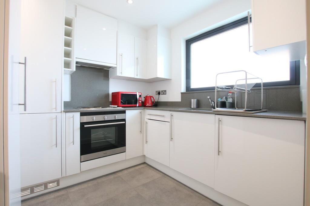 Flat Ellis Close in Greater London