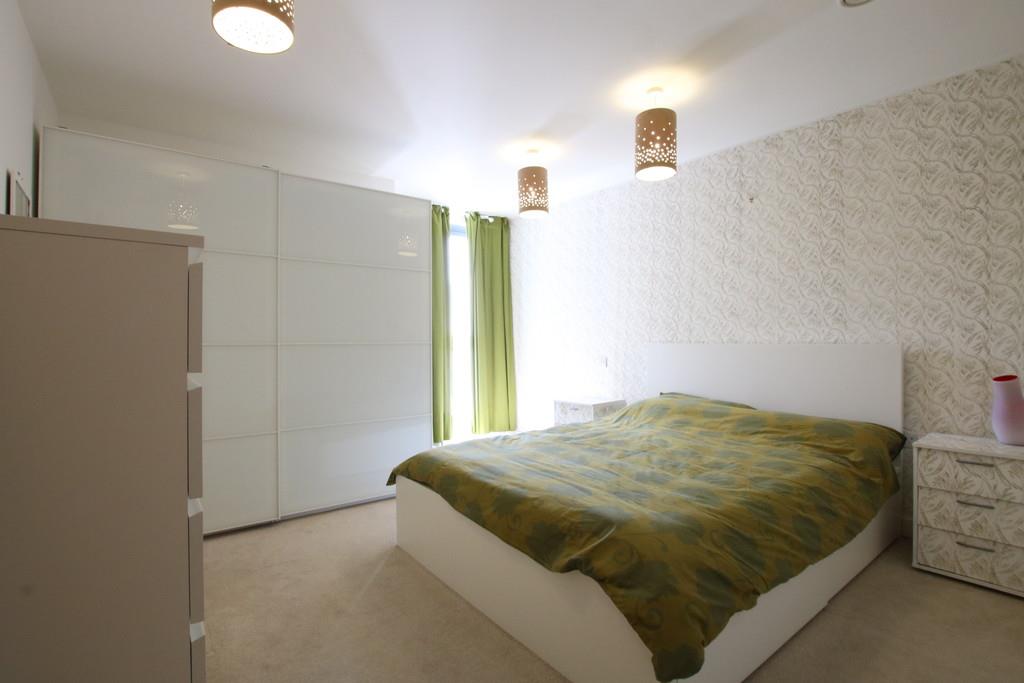 Flat Ellis Close in Greater London