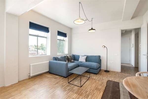 Flat Mapleton Crescent in Greater London