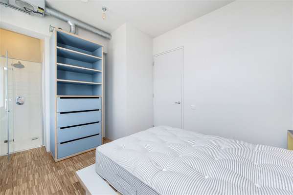 Flat Mapleton Crescent in Greater London