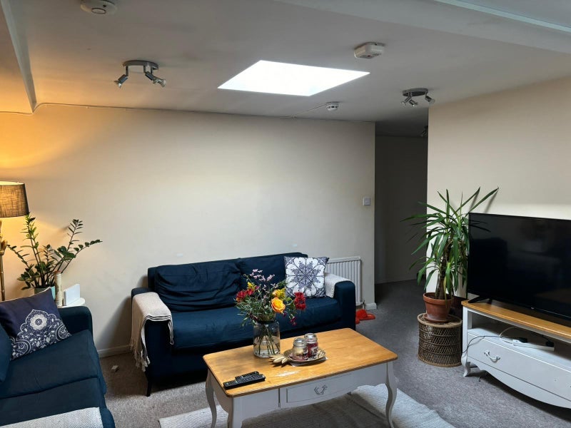 Room Englefield Road in Greater London