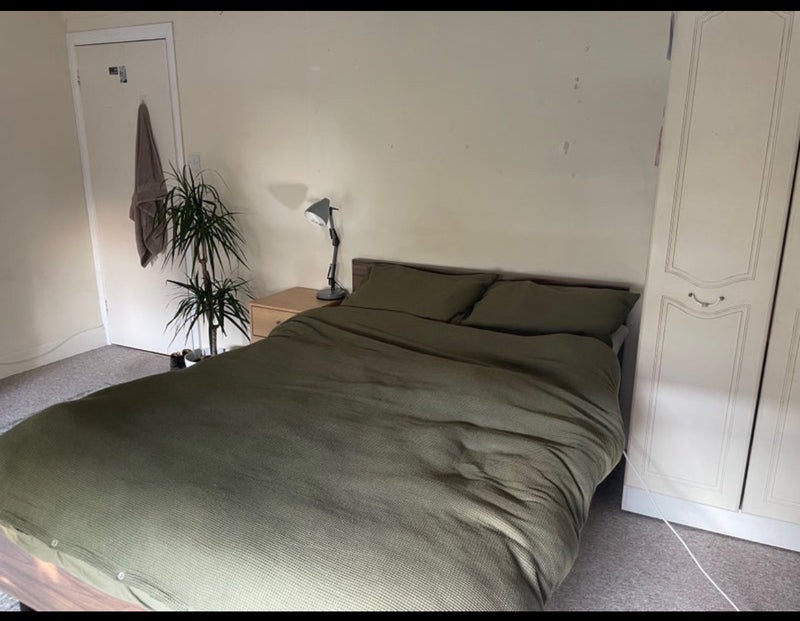Room Englefield Road in Greater London