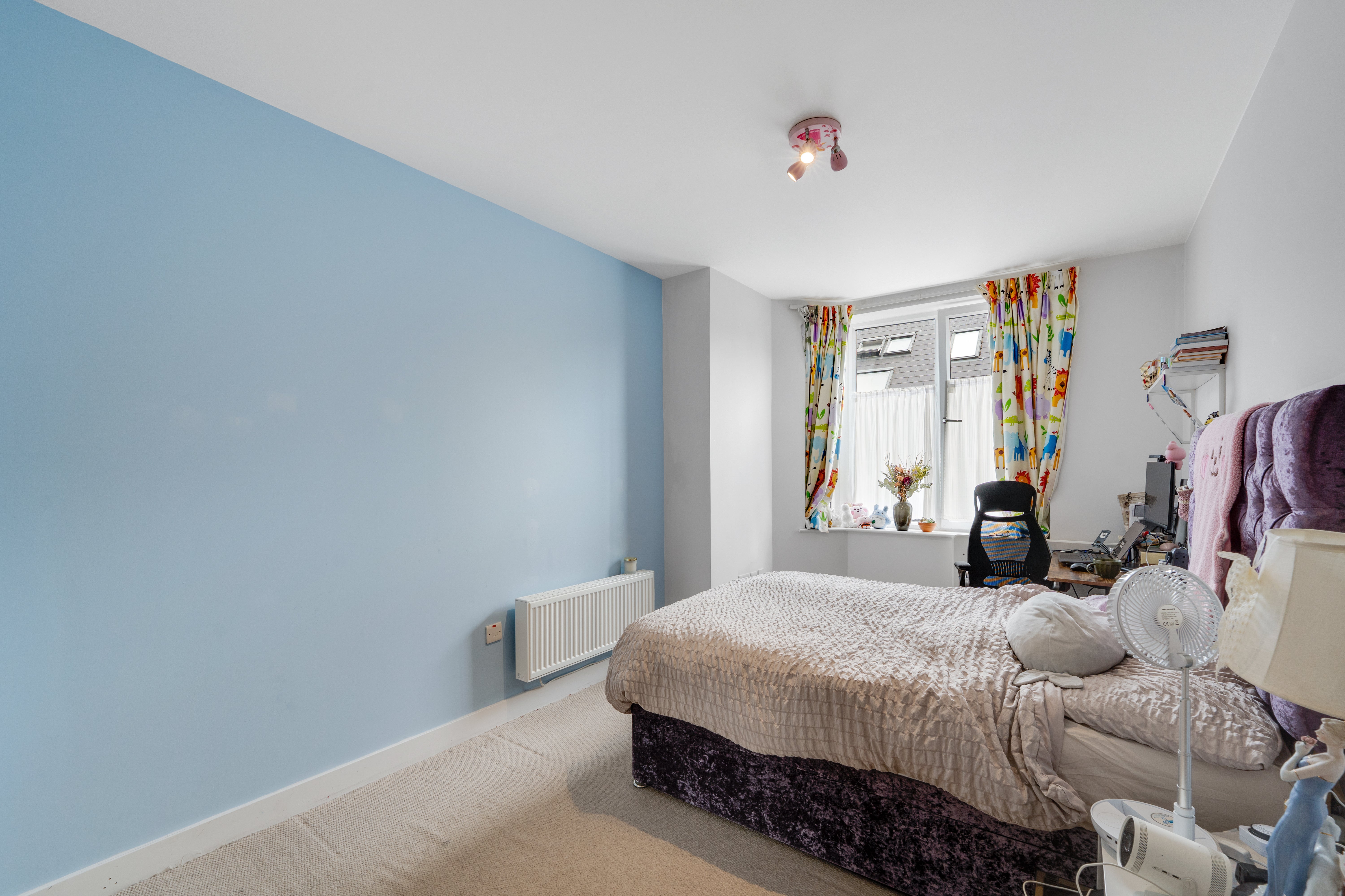 Flat Sutton Court Road in Greater London