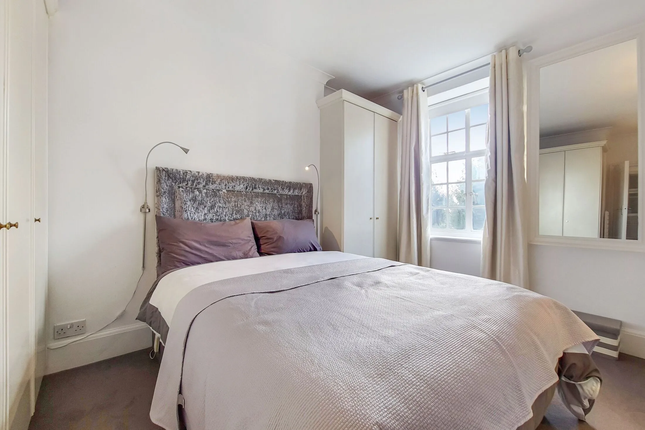 Flat Finchley Road in Greater London